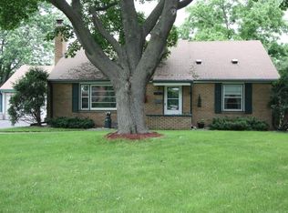 9 Homedale Rd, Hopkins, MN 55343