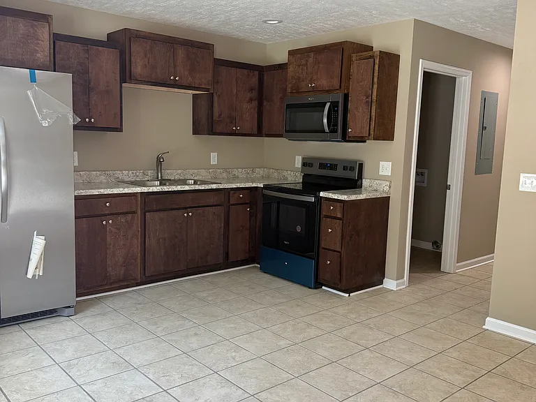 112 Looney St N #3 — Photo 4
