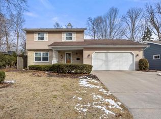 1206 Woodland Ct, Appleton, WI 54911