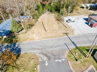 211 E Odaniel Pkwy, Grove, OK 74344