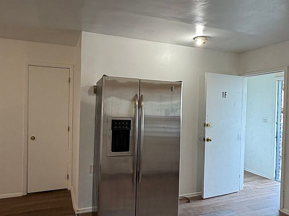 5th image of 446 Travis Ave Floor 1