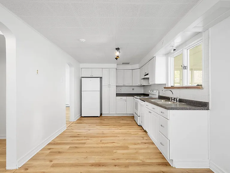 571 Washington Avenue — Photo 21