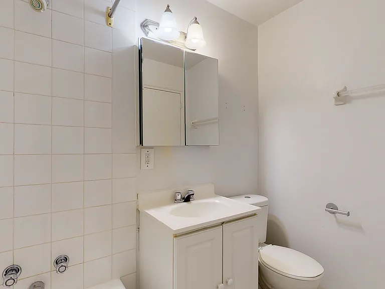 360 Frank St — Photo 28