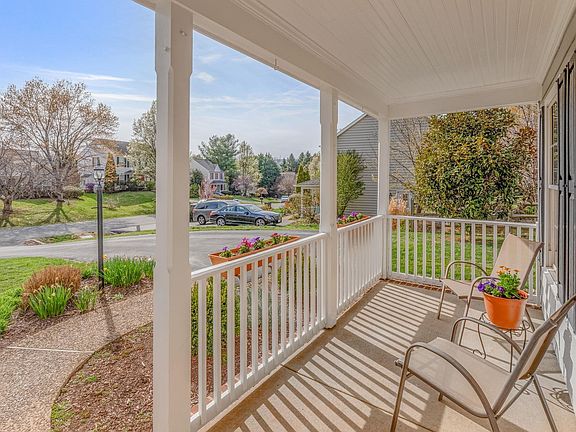 3rd image of 1095 Autumn Hill Ct