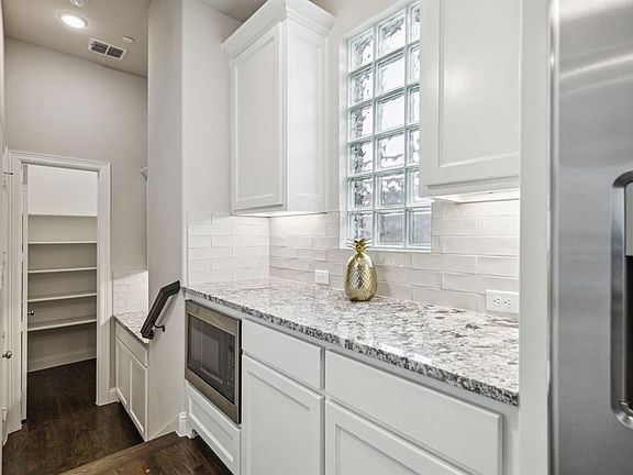 3rd image of 4823 Isleworth Dr
