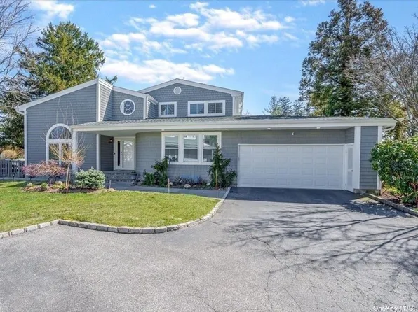 49 Tiffany Circle #49, Manhasset, NY 11030