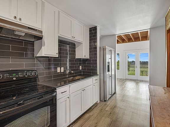 3rd image of 2400 Caldwell Ln