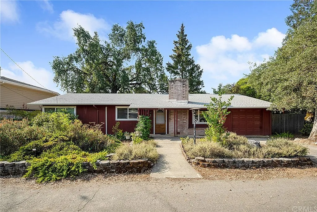 1075 Boggs Ln photo 1