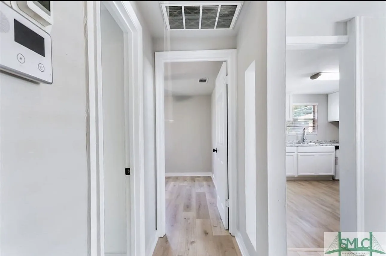 3 bed, 1100 sqft, $2,150 — Photo 4