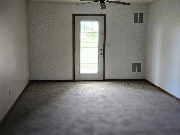 625 E Brian St — Photo 4