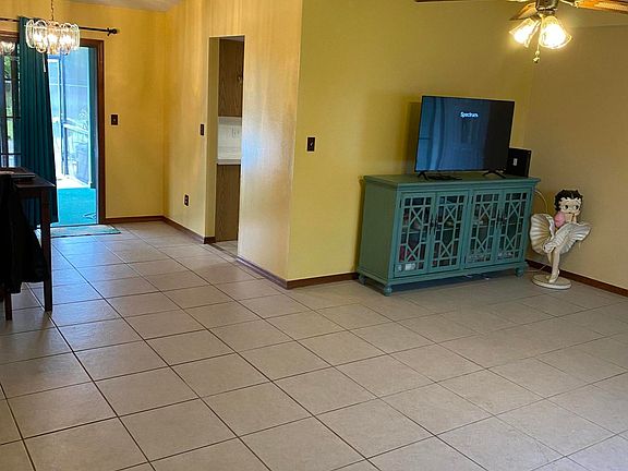 4th image of 2428 Empire Ave