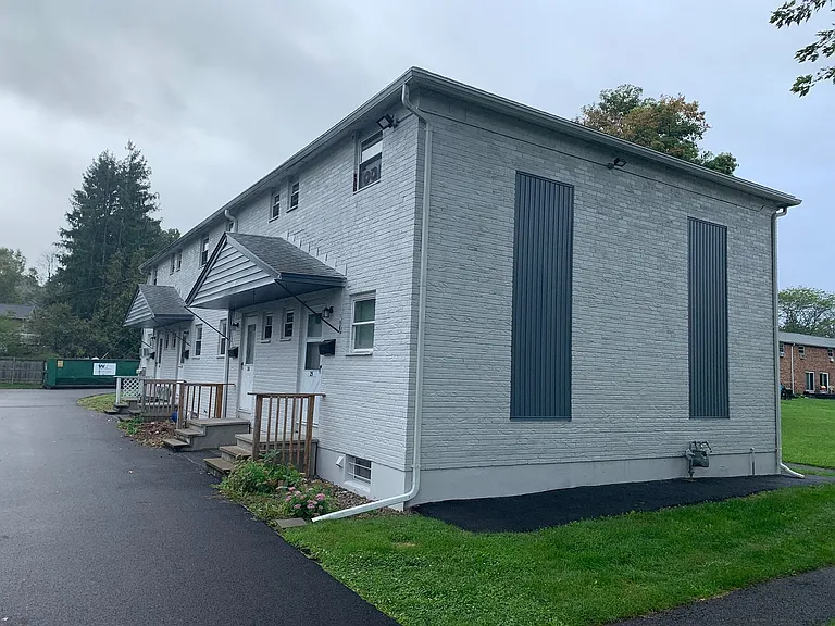 1 Gordon Pkwy — Photo 2