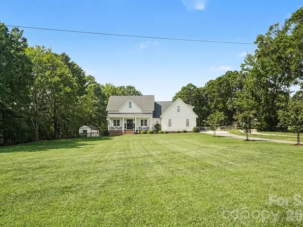 372 Linwood Rd, Mooresville, NC 28115