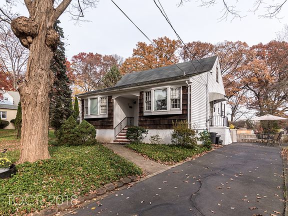 3rd image of 6 Evergreen St