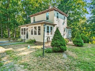 39 N Walnut St, Clinton, MA 01510