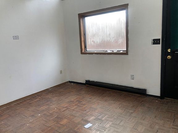 4th image of 109 Balsam Ln