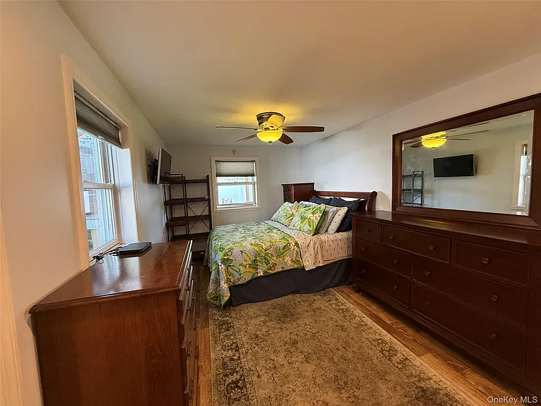 560 W Chester St #LOWER — Photo 10