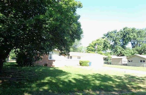 2nd image of 621 S Cheryl Ave