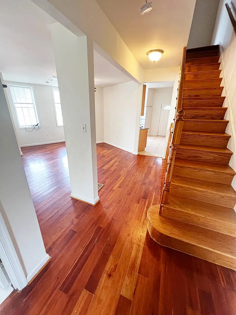 1131 8th St NE — Photo 2