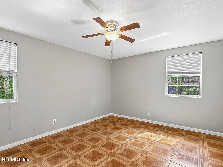 356 Tidewater Cir W — Photo 10