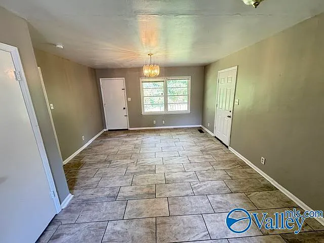1114 Retlaw St NW — Photo 8