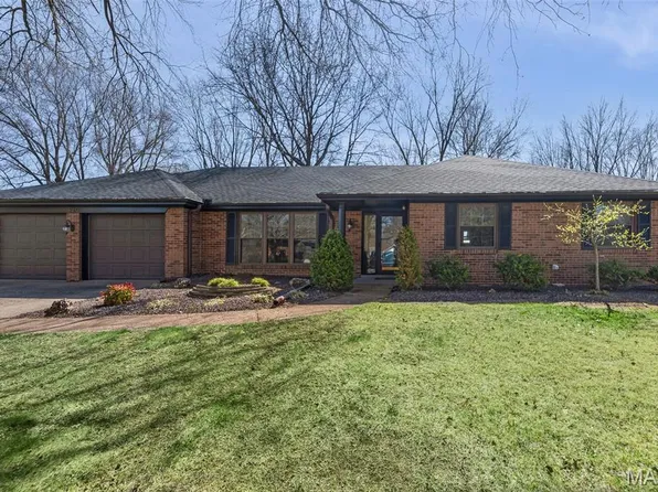 320 Montgomery Dr, Belleville, IL 62223