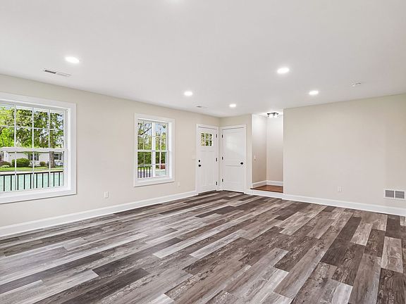 5th image of 514 Falcon St