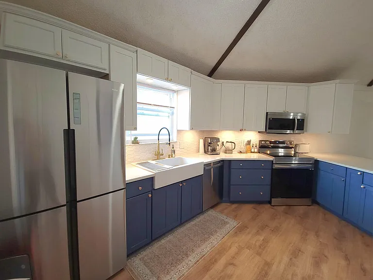 Tulip Ln — Photo 20