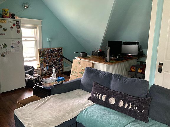 3rd image of 485 Dayton Ave #3