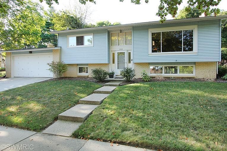 1st image of 324 Lenora Ave NW