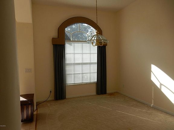 5th image of 687 Autumn Glen Dr