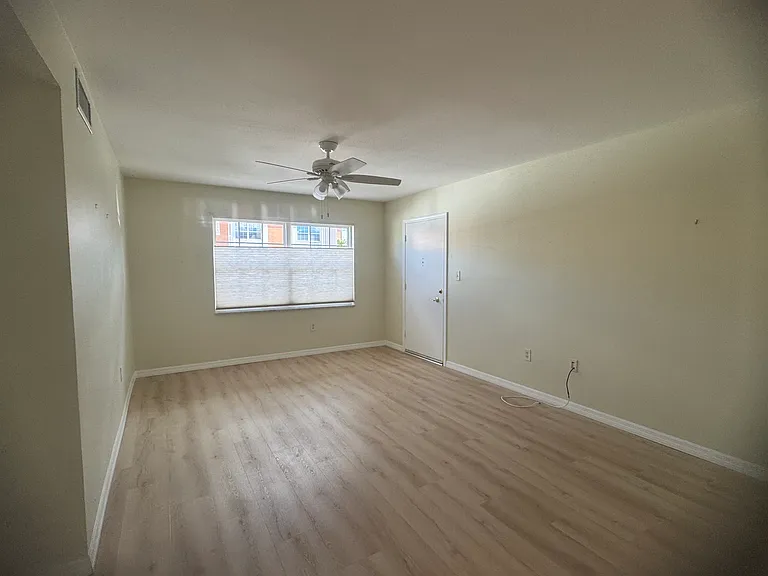 4158 Tamiami Trl — Photo 12
