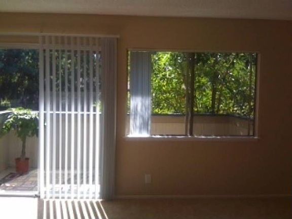 Private balcony & lush la