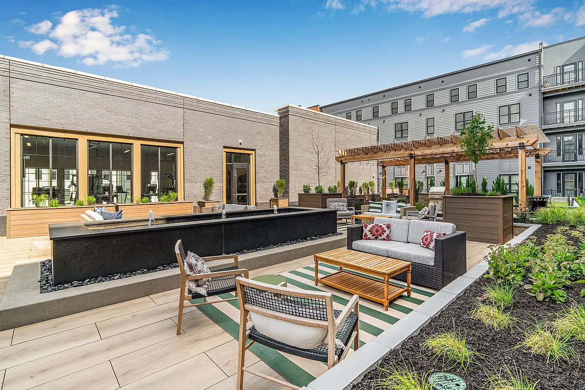 Amenity Deck - Lusso