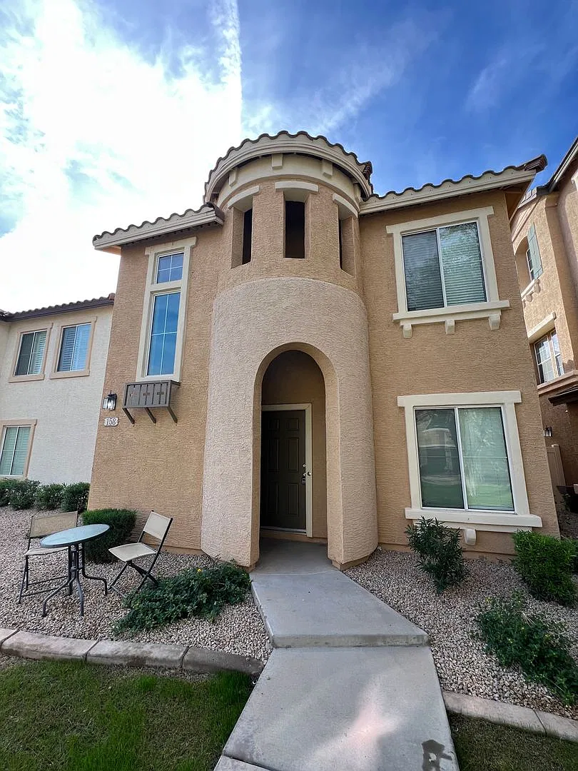 Adorable townhome in Arbor Walk, steps from downtown Gilbert — Photo 1