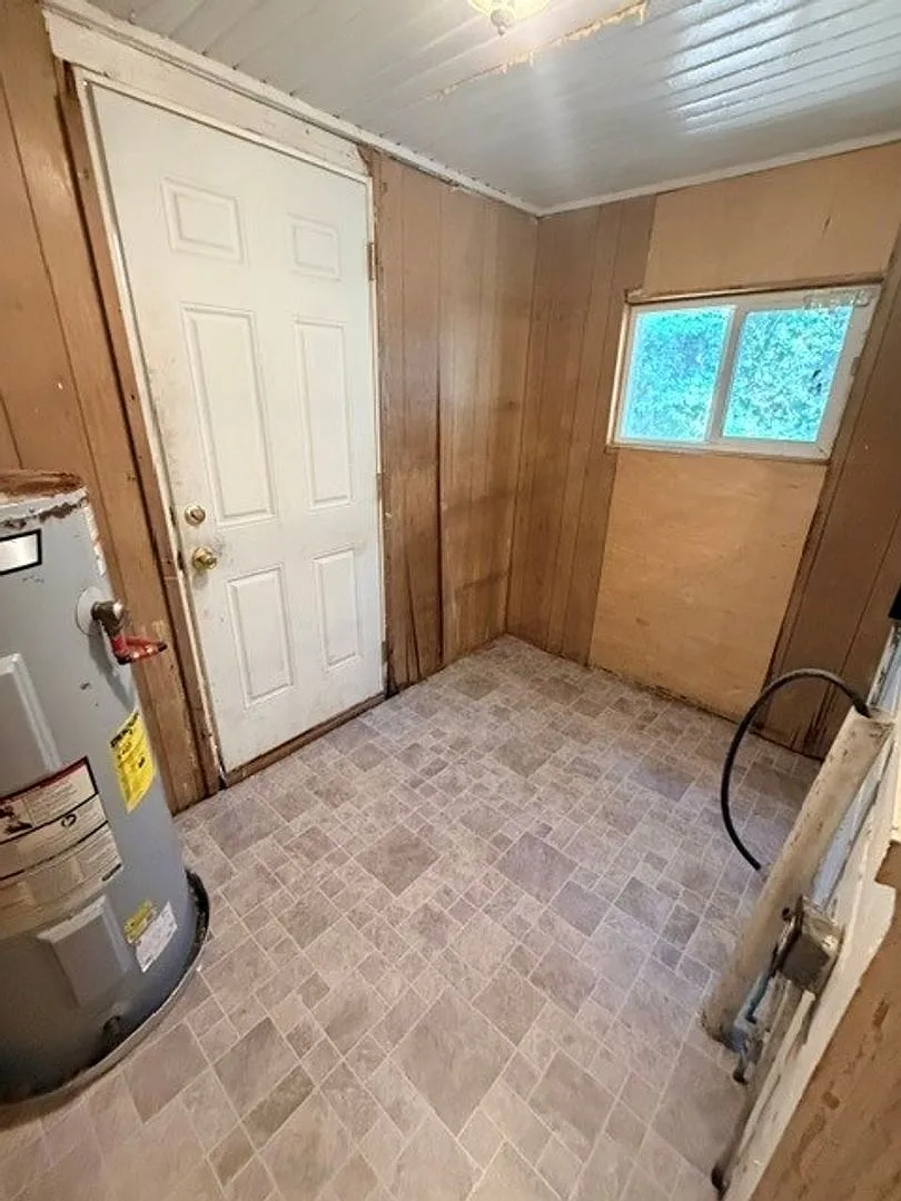 224 Sloan Avenue — Photo 4