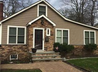 482 Park Ave, Merrick, NY 11566