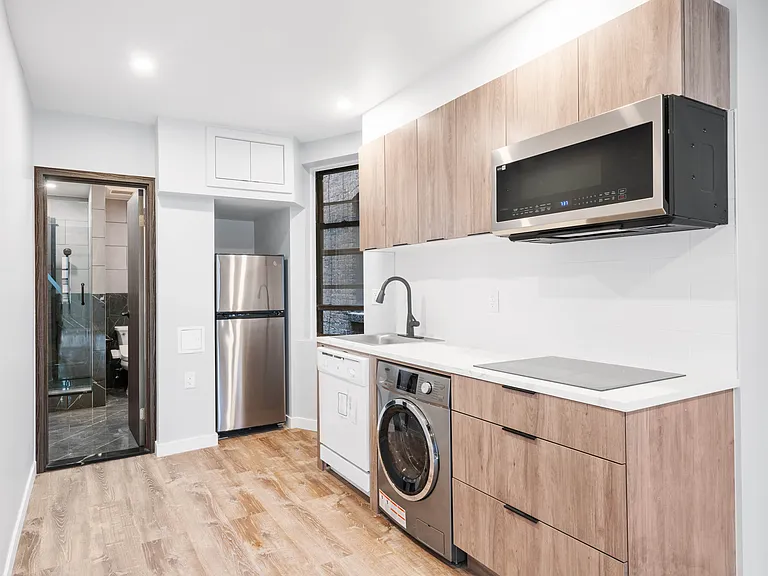 437 W 46th St #5FE — Photo 2