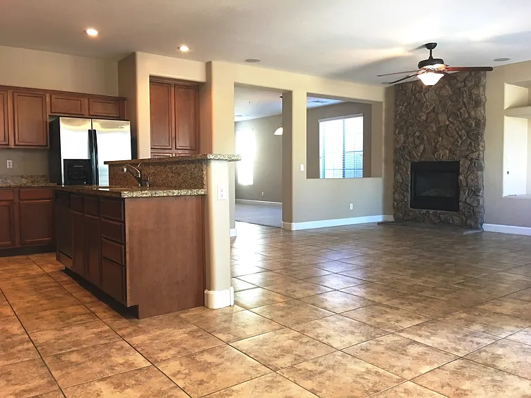 300 W Wisteria Pl — Photo 35