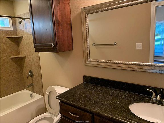 5th image of 3106 Claremont Dr