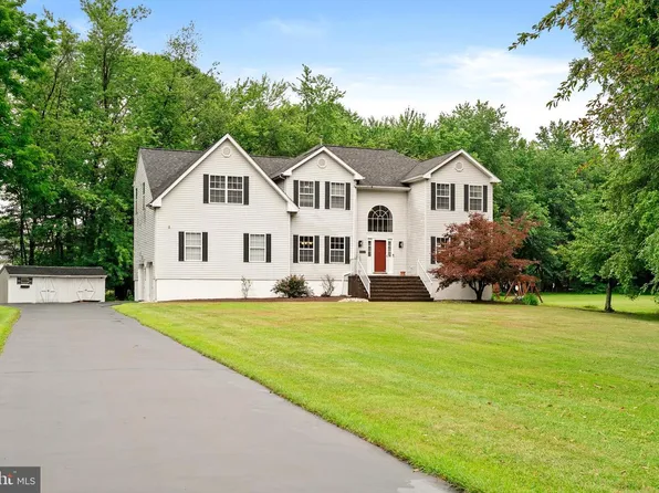 3 Donna St, Robbinsville, NJ 08691