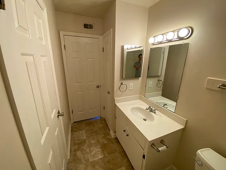 240 Lakeview Dr — Photo 12