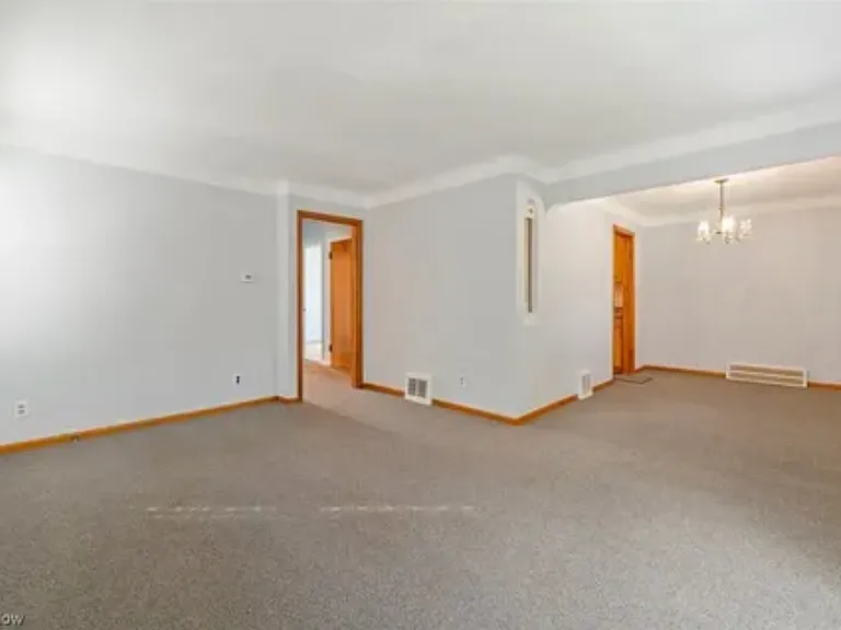 8211 Whittington Dr — Photo 7