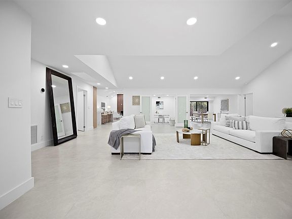 5th image of 7571 Estrella Circle