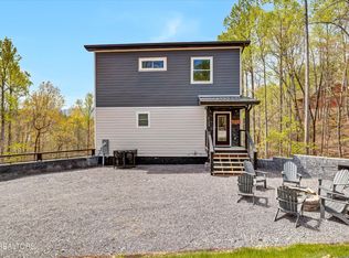2520 Treehouse Ln, Sevierville, TN 37876