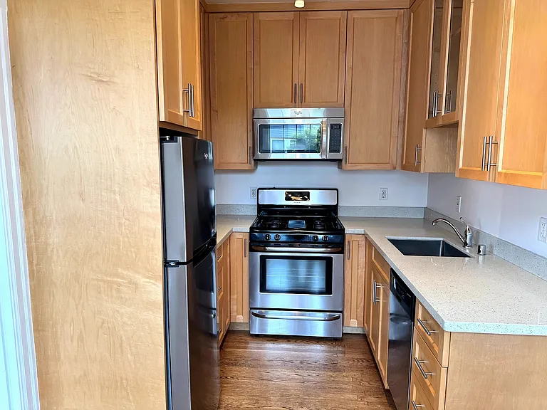 1801 Turk St #18 — Photo 5
