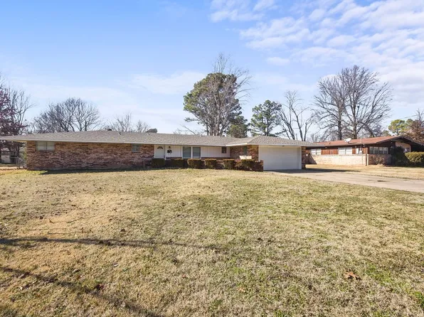 410 S West End St, Springdale, AR 72764
