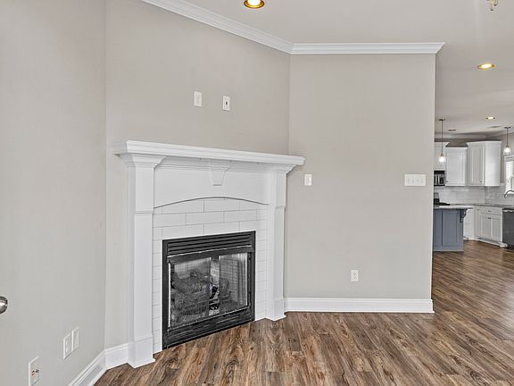 4th image of 221 Prospect Park Cir