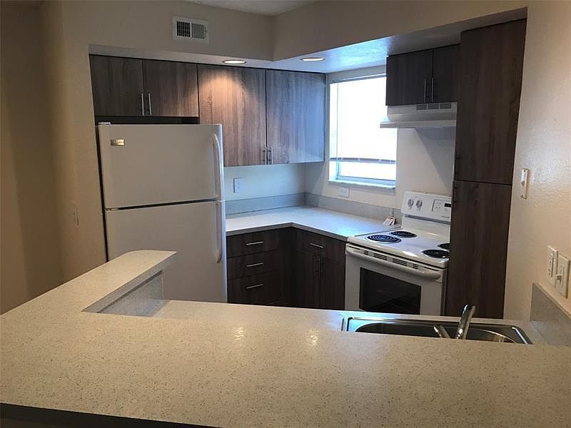 1st image of 12840 Vista Isles Dr