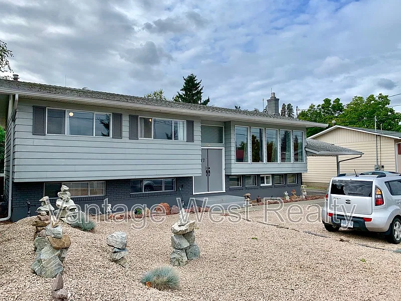 3 bed, 1.0 bath, $2,400 — Photo 2